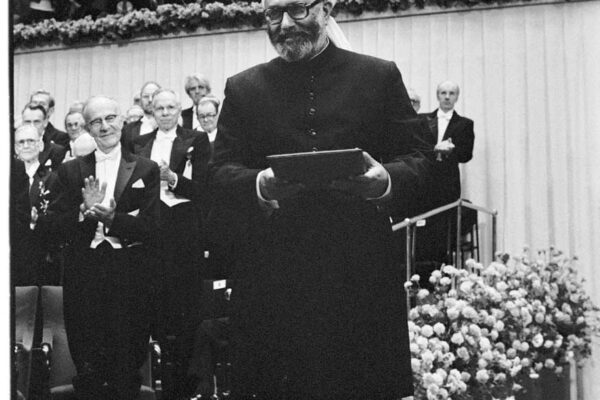 Nobel Prize ceremony, 1979 Abdus Salam wearing a traditional shervani and turban at the Nobel Prize award ceremony. He is being applauded by everyone in attendance.